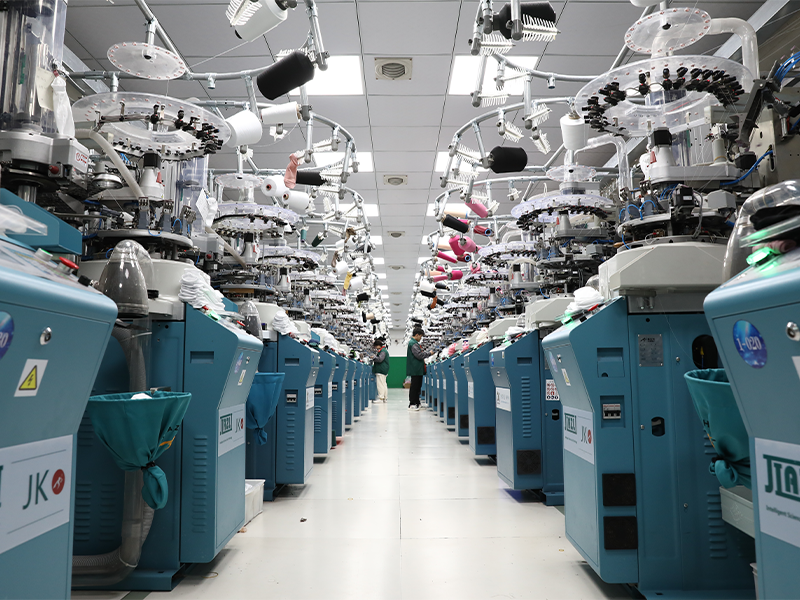 200針自動(dòng)縫頭翻襪多功能一體機(jī)車間